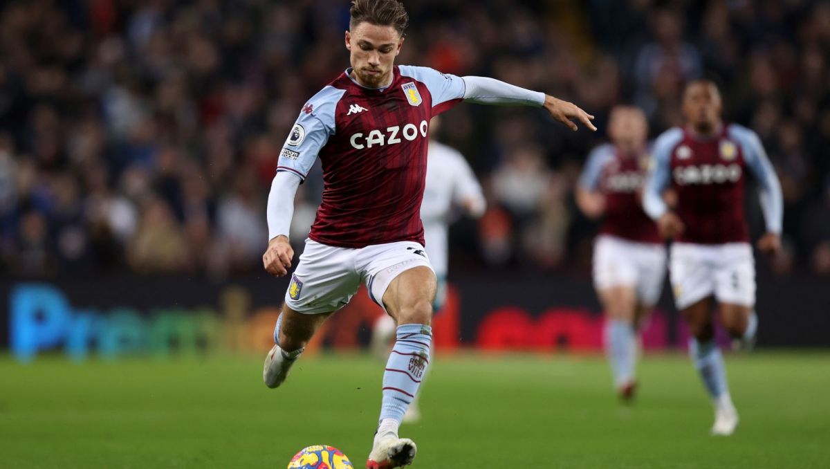 Atletico Madrid eye Villa full-back Cash as potential Trippier replacement  - 1XNEWS