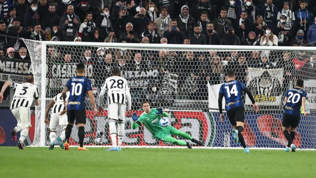 Hakan Calhanoglu vs Juventus