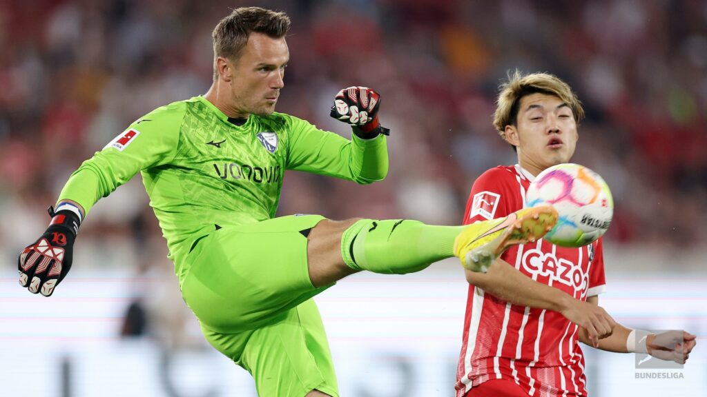 Mark Flekken vs SC Freiburg